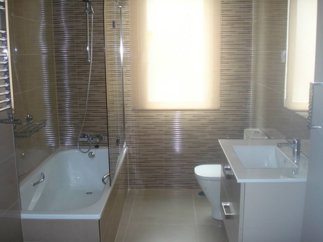 Reforma de baño luminoso – Baños modernos en Madrid